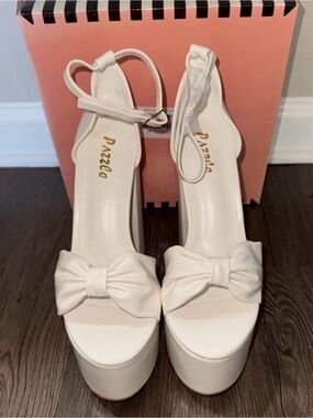 Fashion Nova White Platform Sandals with Bow and Ankle Strap